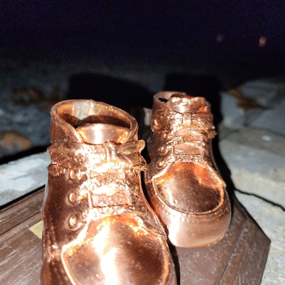 Vintage Bronzed Baby Shoes with Original Plaque - Picture 7 of 8